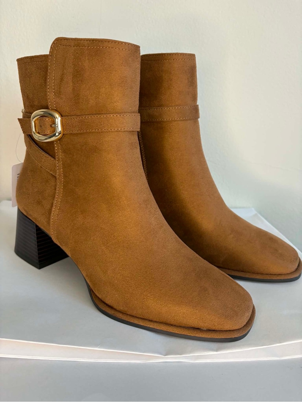 Liz Claiborne Gillis Tan Boots